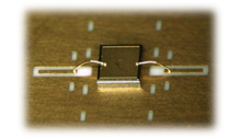 Piccolo condensatore di silicio per frequenze a 10 GHz